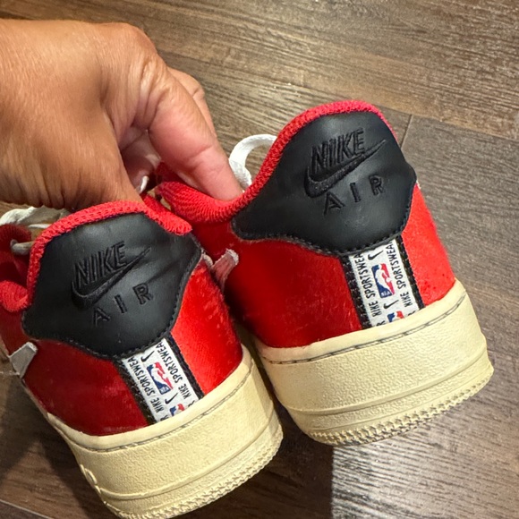 Nike Air Kids Pre Owned White and Red Sneakers - Picture 7 of 9